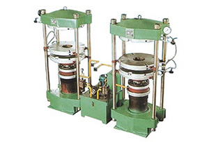 輪胎硫化機(jī)